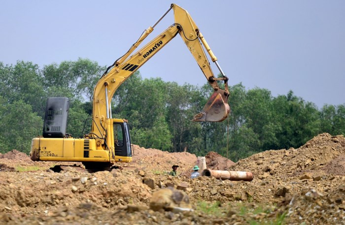 Khi được UBND tỉnh giao đất để làm dự án, công ty TNHH Cường Hưng đã mời gọi các cổ đông góp vốn, cũng như ký kết hợp tác hỗ trợ vốn với Liên hiệp HTX dịch vụ nông nghiệp tổng hợp Đồng Nai (Donacoop). Tuy nhiên, sau khi nhận góp vốn, hỗ trợ vốn đầu tư dự án, phía Công ty TNHH Cường Hưng lại “án binh bất động” suốt 7 năm. Ảnh: Zing.