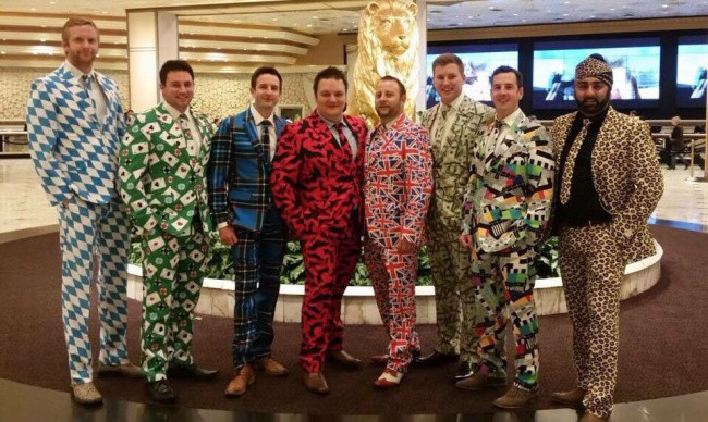 Khi bạn có đám bạn thân thích màu mè.