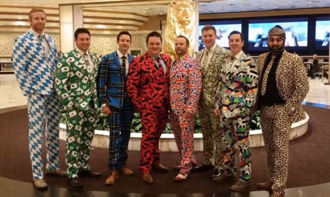 Khi bạn có đám bạn thân thích màu mè.