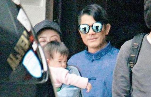 Bà xã của sao nam Hoa ngữ hạ sinh con đầu lòng vào tháng 9/2017. Thiên vương quyết định không tiết lộ ngoại hình con gái để cô bé có thể trải qua một tuổi thơ bình thường