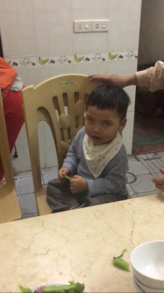 "Không dám nhìn vào đôi mắt ấy"