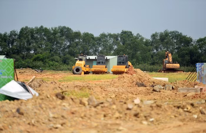 Bên cạnh đó, trong thời gian giữ cương vị Ủy viên Ban Thường vụ Tỉnh ủy, Phó Chủ tịch UBND tỉnh, bà Phan Thị Mỹ Thanh đã có các vi phạm, khuyết điểm như: Ký các văn bản của UBND tỉnh chấp thuận cho Công ty Cường Hưng đầu tư dự án Khu dân cư thương mại xã Phước Tân, vi phạm Luật Phòng chống tham nhũng và quy định về những điều đảng viên không được làm. Ảnh: Zing.