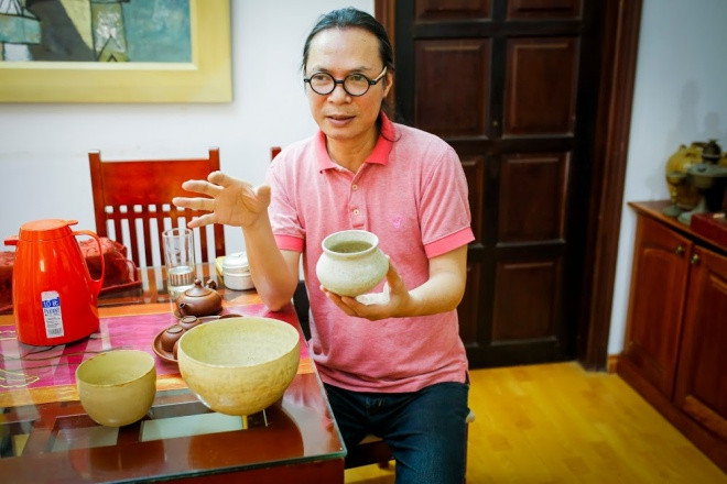 Cũng có những món đồ cổ anh tìm được khi người ta khai quật. NSƯT Trần Lực kể mỗi lần đi theo đoàn khai quật tìm được rất nhiều cổ vật nhưng anh chỉ giữ lại một vài món thực sự tâm đắc và đem cho bạn bè những phần còn lại. Cũng có những món đồ cổ anh tìm được khi người ta khai quật. NSƯT Trần Lực kể mỗi lần đi theo đoàn khai quật tìm được rất nhiều cổ vật nhưng anh chỉ giữ lại một vài món thực sự tâm đắc và đem cho bạn bè những phần còn lại.