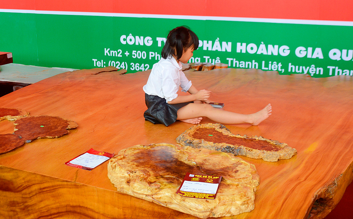 Chiếc phản gỗ này có giá 1,17 tỷ đồng, thuộc sở hữu của một đại gia Hà Thành.