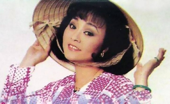 Hình ảnh ca sĩ Hương Lan thời thiếu nữ.