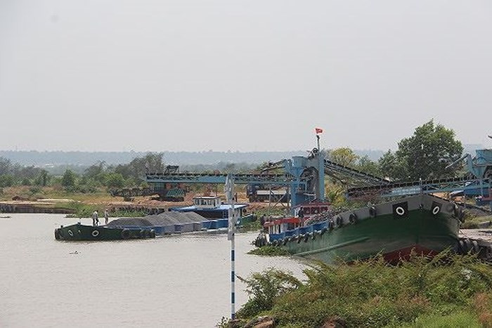 Bến thủy nội địa tại dự án của chồng do bà Phan Thị Mỹ Thanh ký cấp phép sai quy định. Ảnh: Tiền Phong.