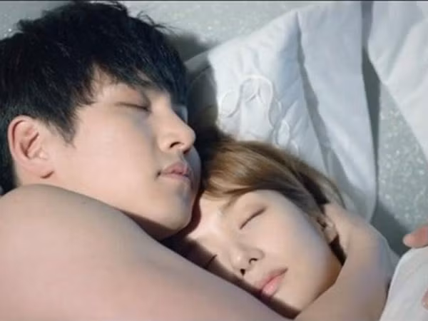 Mang thai là giai đoạn khó khăn nhất với người phụ nữ, khi đó, họ cần sự quan tâm, chăm sóc hơn bao giờ hết - Ảnh Internet