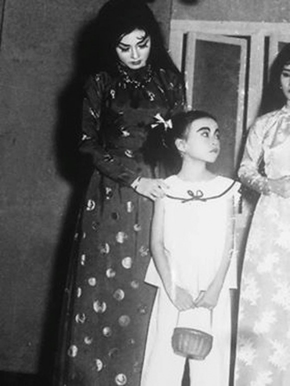 Hình của ca sĩ Hương Lan và cố nghệ sĩ Thanh Nga.