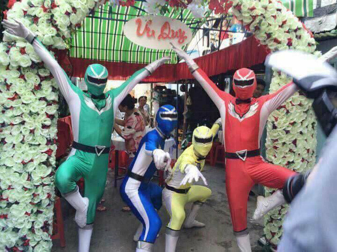 Lần đầu tiên trong lịch sử đám cưới Việt Nam có màn trao tráp giữa các thế lực siêu nhiên như thế này.