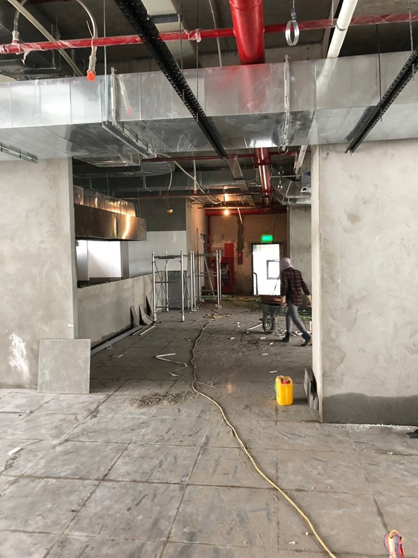 Các căn hộ thông tầng đầu báo cháy lắp đặt không đảm bảo khoảng cách tới trần; một số khu vực chưa tháo nắp chụp đầu báo. Chưa thi công đầy đủ các giải pháp an toàn cho thang bộ N3 thay thế thang bộ N1 đã được thẩm duyệt. Ảnh: DT.