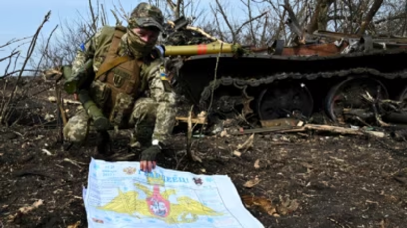 Một số quân lính giỏi nhất của quân đội đã được giao nhiệm vụ tấn công vào vùng Kursk của Nga vào tháng 8 với hy vọng đánh lạc hướng quân lính của Moscow. Nhưng kể từ đó, Ukraine đã mất khoảng 40% lãnh thổ mà họ chiếm đóng ở đó, và Moscow đã không tái triển khai quân đội từ Donbas. Ảnh: Ozodi.org.