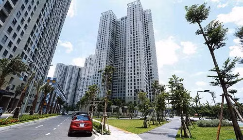 Hoang loan cu dan chung cu Thao Dien Masteri cung bai... duoi tang ham