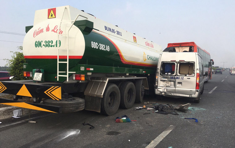 Việc đốt cỏ đã tạo nên đám khói rất lớn cộng thêm hướng gió đã gây ảnh hưởng nghiêm trọng tới tầm nhìn của các phương tiện khi lưu thông trên cả 2 hướng từ TPHCM đi Long Thành và ngược lại.