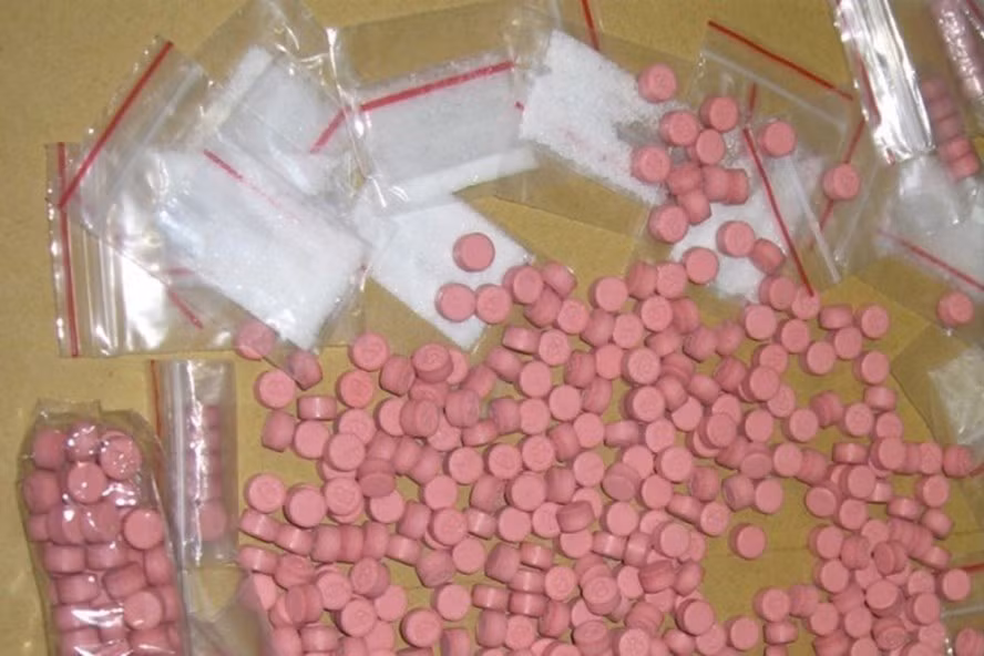 Bi bat, hai doi tuong hiep ba gia 64 tuoi khai gi