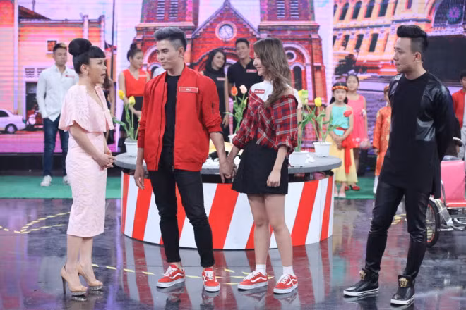 Sau khi chia tay Bê Trần, Quỳnh Anh Shyn vào Nam lập nghiệp và hẹn hò Will của nhóm 365. Tuy nhiên họ chưa bao giờ lên tiếng thừa nhận. Khi tham gia game show, cặp đôi nói rằng họ là bạn thân khi bị MC chất vấn. Tuy nhiên, trước sự tra hỏi của Trấn Thành, Quỳnh Anh Shyn ngại ngùng nắm chặt tay Will thay câu trả lời. Thế nhưng, không bao lâu sau cặp đôi cũng đường ai nấy đi và học trò của Ngô Thanh Vân còn chia sẻ sự hối hận khi yêu hot girl Hà thành. Hiện, cựu thành viên nhóm 365 vướng tin đồn tình cảm với Kaity Nguyễn sau khi đóng chung phim Em chưa 18.