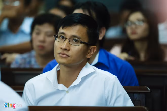 Tiền của ông Mỹ (ảnh) được chuyển trực tiếp vào tài khoản của Nga hoặc Nguyễn Đức Thùy Dung (bạn thân của Nga). Trong lần chuyển tiền cuối cùng vào tháng 11/2013, Nga viết giấy xác nhận đã nhận 16,5 tỷ đồng từ ông Mỹ để mua nhà. Sau 30 ngày, vì không thấy Nga liên lạc để làm thủ tục sang tên căn nhà trên đường Nguyễn Trãi, ông Mỹ đã tự đi tìm hiểu. Phát hiện mình bị lừa nên đại gia này đòi Nga trả lại tiền. Vì không thể liên lạc được với Nga và Dung, ông Mỹ đã làm đơn tố cáo Nga ra công an. 