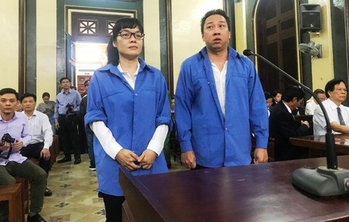 "Siêu lừa" Huyền Như nhận mức án chung thân và Võ Anh Tuấn nhận mức án 7 năm tù (tổng hợp hình phạt là 27 năm tù) về hành vi "Lừa đảo chiếm đoạt tài sản".