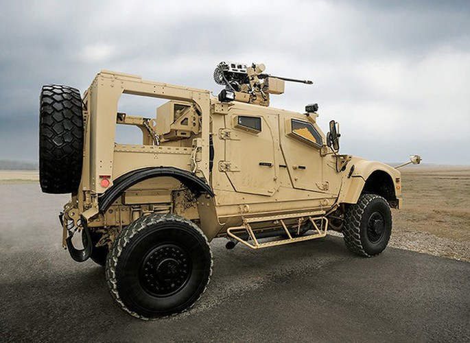 Oshkosh Defence bắt đầu chế tạo M-ATV từ năm 2009, sau khi Bộ Quốc phòng Mỹ đặt hàng một mẫu thiết giáp kháng mìn có thể hoạt động tốt ở địa hình hiểm trở với đường sá chất lượng kém ở Afghanistan.