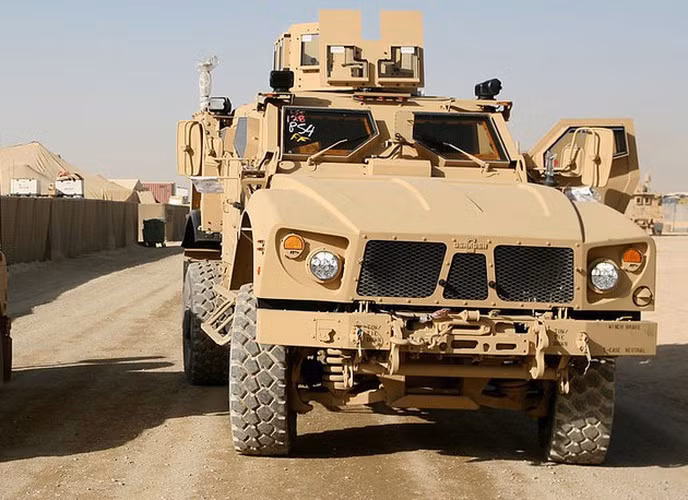 M-ATV được trang bị động cơ turbo diesel Caterpillar C7 7.2 lít, có thể đạt tốc độ tối đa 105 km/h với tầm hoạt động khoảng 510 km.