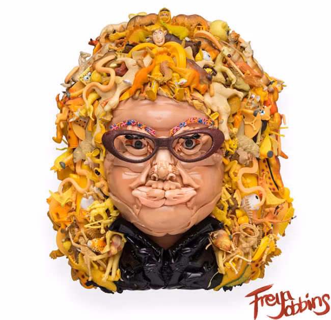 Sở dĩ những tác phẩm nghệ thuật của nữ nghệ sĩ Freya Jobbins gây ám ảnh cho người xem bởi cô đã cắt những bộ phận khác nhau trên cơ thể búp bê để sáng tạo. (Nguồn Viralnova)