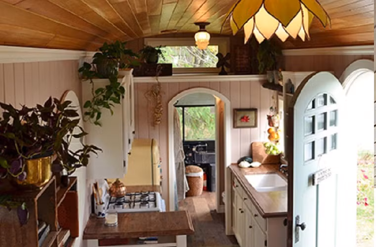 Nhìn bao quát khá rộng rãi.