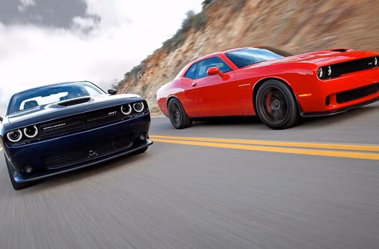 Dodge Challenger: Không một tập Fast and Furious nào có thể hoàn thành nếu thiếu những chiếc xe cơ bắp Mỹ, trong đó phải kể đến Dodge Challenger...