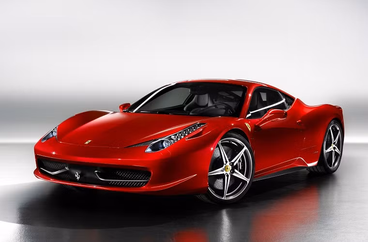 ...Động cơ 4.5L V8, công suất 560 mã lực và mô-men xoắn 540 Nm. 458 Italia có thể tăng tốc từ 0-100km/h trong 3,4 giây và đạt tốc độ tối đa trên 325 km/h.