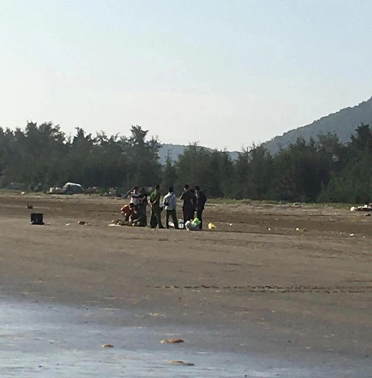 Tá hoả khi phát hiện thi thể nữ giới trôi dạt vào bờ biển Ta hoa khi phat hien thi the nu gioi troi dat vao bo bien