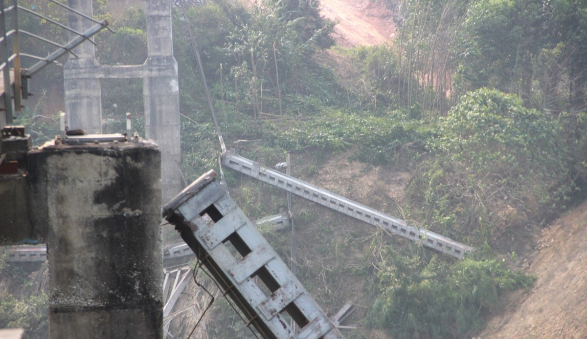 Cong an Nghe An chi dao lam ro vu sap cau treo Ke Ninh-Hinh-2