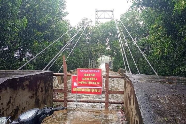 Cầu treo Kẻ Nính bắc qua sông Hiếu, nối liền bản Hạnh Tiến với 2 bản Đình Tiến và Kẻ Nính, xã Châu Hạnh, huyện Quỳ Châu. Riêng bản Đình Tiến có 219 hộ dân với hơn 800 nhân khẩu, trong đó có nhiều hộ có ruộng sản xuất ở bên kia cầu với diện tích hàng chục ha...Kể từ khi cầu Kẻ Nính bị sạt lở, hư hỏng, để tránh tai nạn, chính quyền đã đóng cầu và lắp biển cấm lưu thông, khiến cho việc đi lại, vận chuyển, giao thương của bà con con nhân gặp rất nhiều khó khăn.