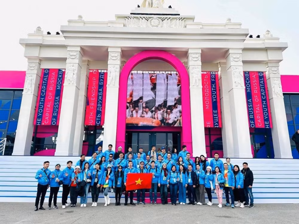 “Hot girl” Cong an Ha Tinh tham du Lien hoan thanh nien the gioi-Hinh-2