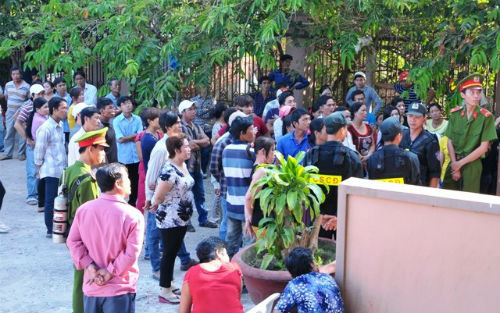 Xu 52 giang ho mien Tay, hang tram nguoi dan vay toa-Hinh-2