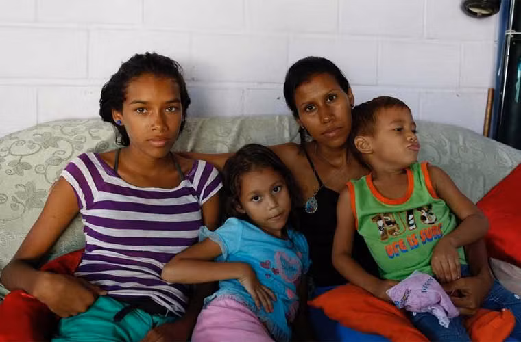 Còn đây là ảnh chụp gia đình nhỏ của chị Alejandra Jordan trước khi chị đi tiến hành triệt sản.