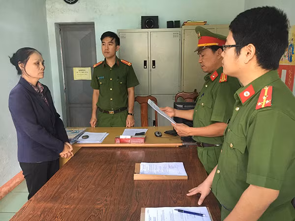 Hai phu nu lua dao chay truong Cong an 3 ty dong