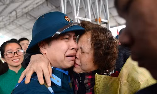 Di bo doi ve toi co duoc quay lai vi tri cu de lam?