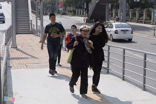 Het mien phi, khach bo tien di buyt nhanh BRT lai... tang-Hinh-2