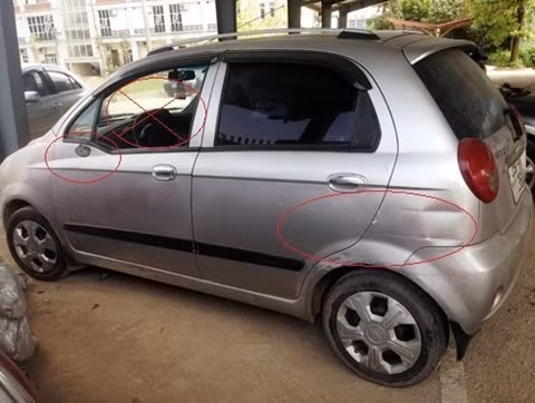 Khoi to 2 bo con tai xe oto danh thuong binh o Ha Noi