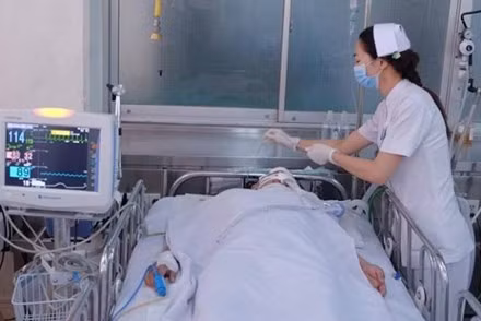 Me chet, con nhap vien sau khi bi cuop tui o Sai Gon