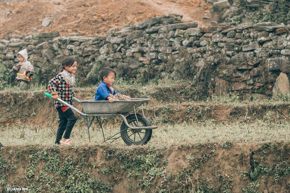 Trong sự thiếu thốn của cuộc sống, tôi thấy bừng lên sức sống mãnh liệt của mầm non tương lai.