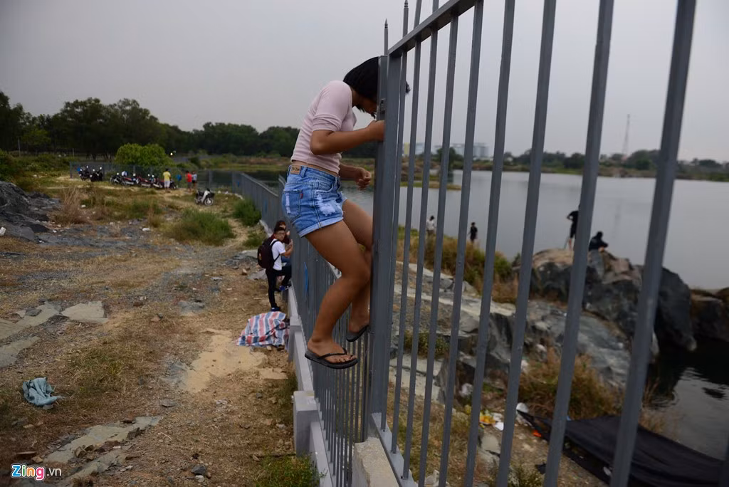 Các cô gái cũng không kém cạnh.