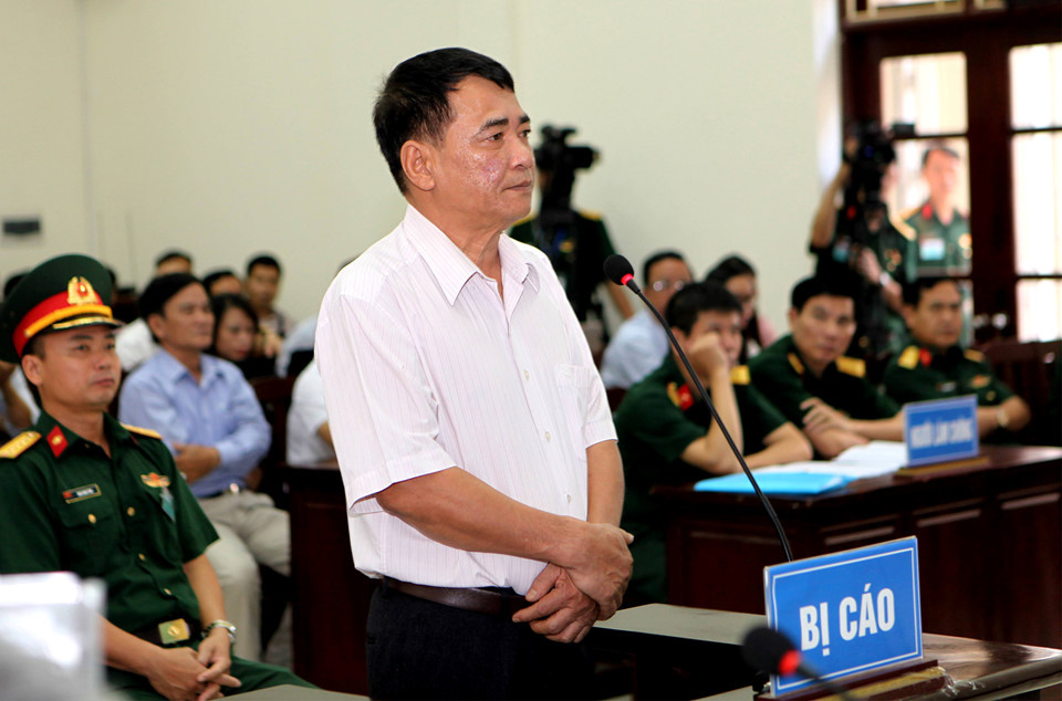 Các bị cáo khác thừa nhận hành vi vi phạm và mong HĐXX xem xét các tình tiết giảm nhẹ khi lượng hình. Trong ảnh là bị cáo Bùi Văn Tiệp, nguyên Sư đoàn trưởng Sư đoàn 367 Quân chủng Phòng không - Không quân.
