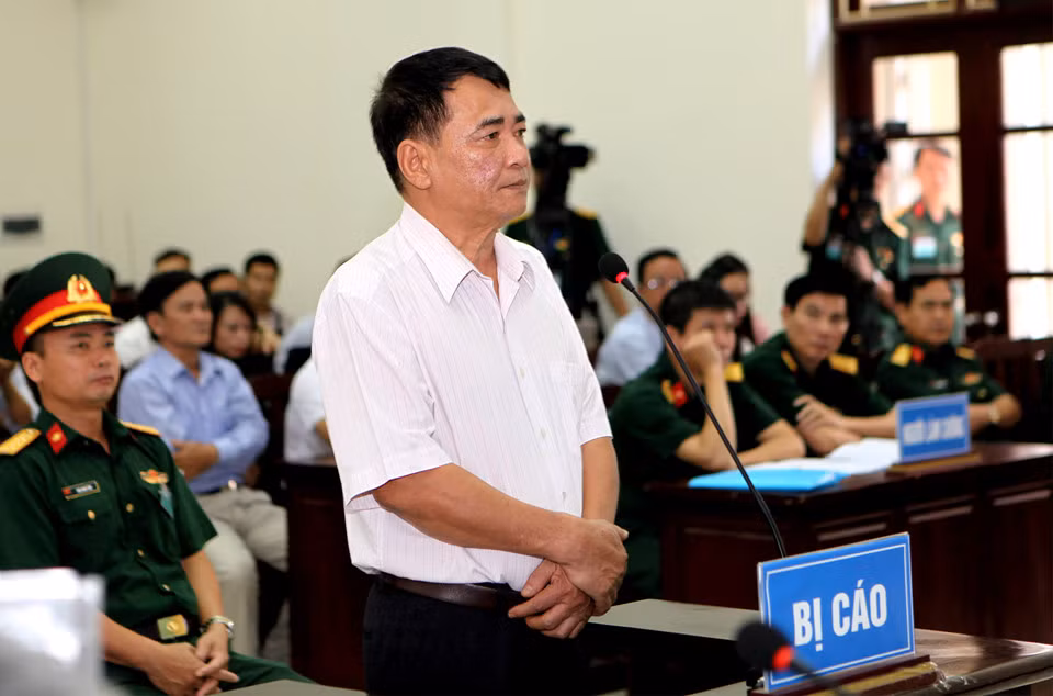 Các bị cáo khác thừa nhận hành vi vi phạm và mong HĐXX xem xét các tình tiết giảm nhẹ khi lượng hình. Trong ảnh là bị cáo Bùi Văn Tiệp, nguyên Sư đoàn trưởng Sư đoàn 367 Quân chủng Phòng không - Không quân.