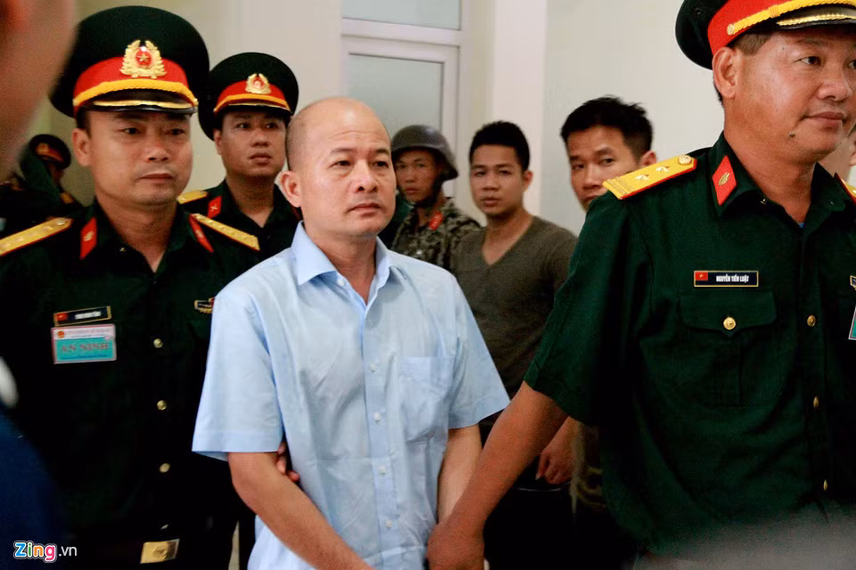 Út "trọc" - người ít xuất hiện trên phương tiện truyền thông - được báo chí để ý đến nhiều. Trong vụ án này, bị cáo 47 tuổi bị VKS Quân sự Trung ương truy tố về 2 tội: Lợi dụng chức vụ, quyền hạn trong thi hành công vụ và Sử dụng tài liệu giả của cơ quan, tổ chức.