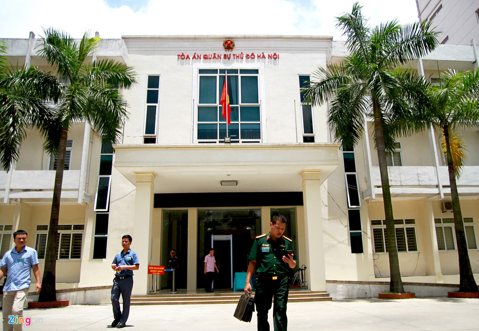 Ngày 30/7, Tòa án quân sự Quân khu 7 đưa cựu thượng tá quân đội Đinh Ngọc Hệ (tức Út “trọc”, 47 tuổi, cựu Phó tổng giám đốc Tổng công ty Thái Sơn) và 4 bị cáo khác ra xét xử sơ thẩm. Phiên tòa được mở tại tòa quân sự thủ đô nằm trên địa bàn quận Đống Đa, Hà Nội.