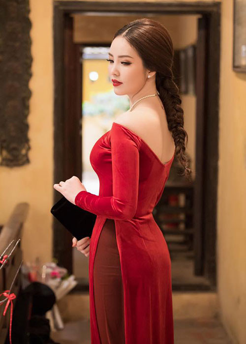 Thụy Vân khoe vẻ đẹp "mòn con mắt" khi diện áo dài.