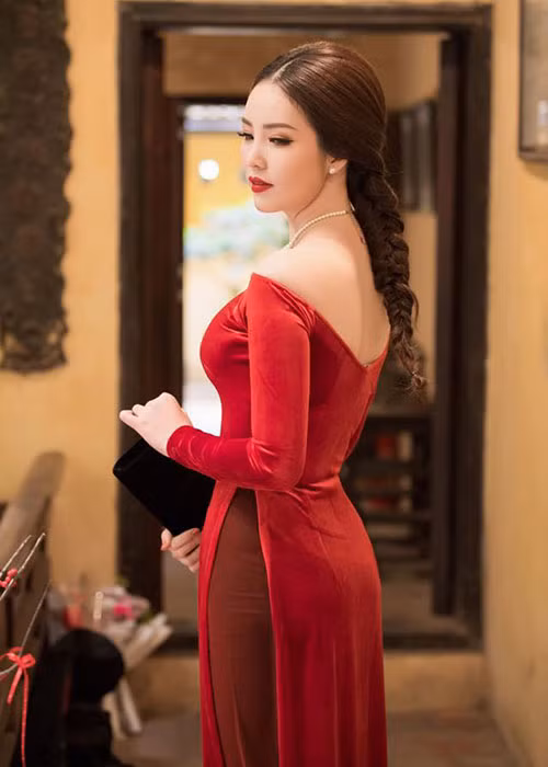 Thụy Vân khoe vẻ đẹp "mòn con mắt" khi diện áo dài.