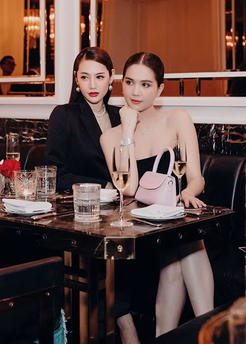 Một số cư dân mạng không có thiện cảm với Linh Chi có lẽ vì cô và đàn chị có sự chênh lệch về độ hot.