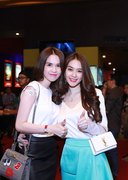 Linh Chi cũng hết lời ca ngợi người chị thân thiết từ nhan sắc đến tính cách.