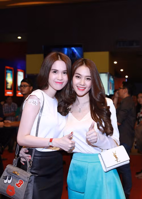 Linh Chi cũng hết lời ca ngợi người chị thân thiết từ nhan sắc đến tính cách.