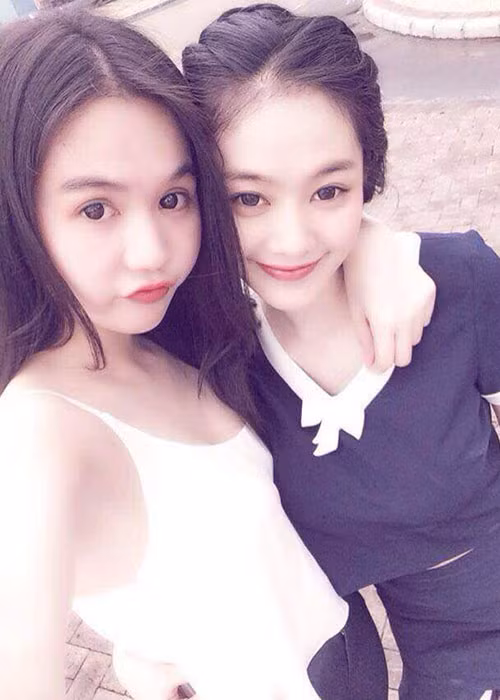 Linh Chi cho biết, cô luôn được Ngọc Trinh bảo vệ, dẫn dắt và dành cho một vị trí quan trọng.